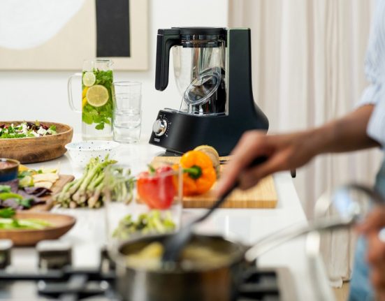 整顆蘋果也能調理！虎牌45°離心對流調理機SLB-A榮獲設計大獎，搶佔你家廚房版面