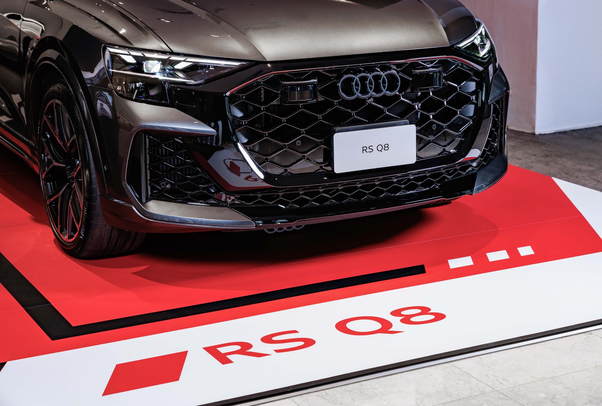 Audi RS Q8全新登台，重塑高性能休旅的速度與豪華定義