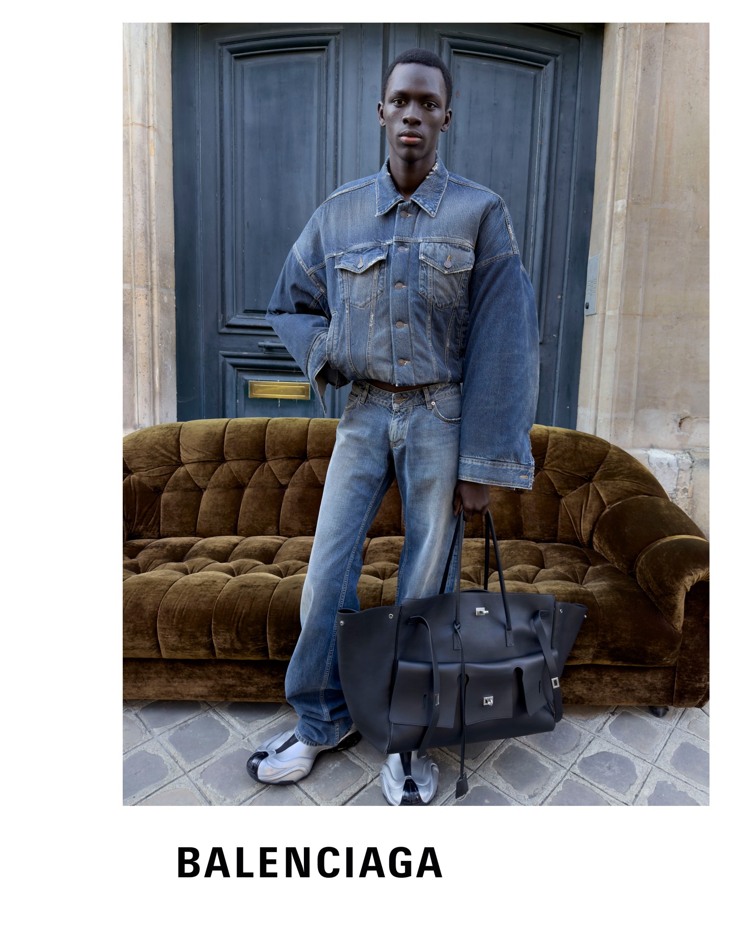 Balenciaga將時尚搬到街頭，全新廣告大片透過當代攝影大師視角探索創作與城市交織之美