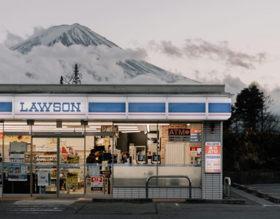 LAWSON在台註冊商標引話題！「炸雞君」多口味炸雞、獨特聯名商品成網友期盼在台開店引進商品