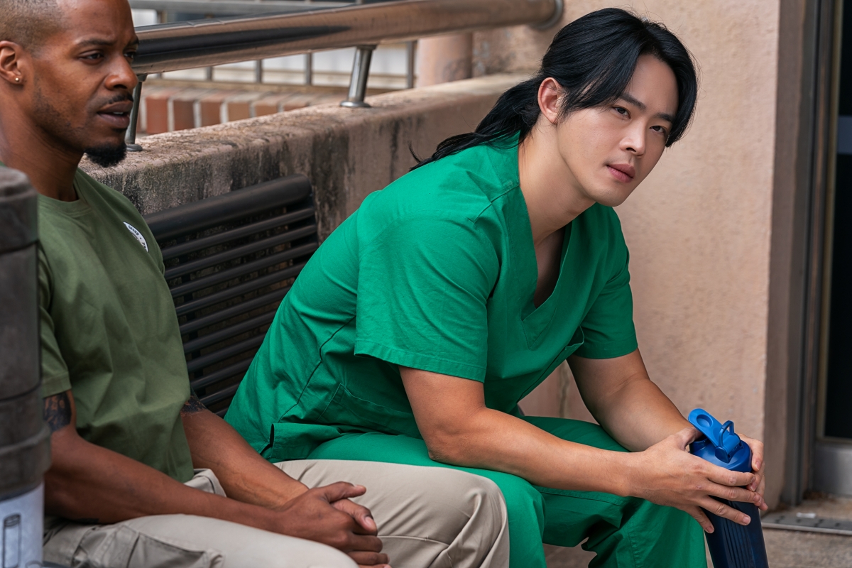 Netflix韓劇《外傷重症中心》好看到8集一次追！朱智勳角色原型是韓國軍醫院院長