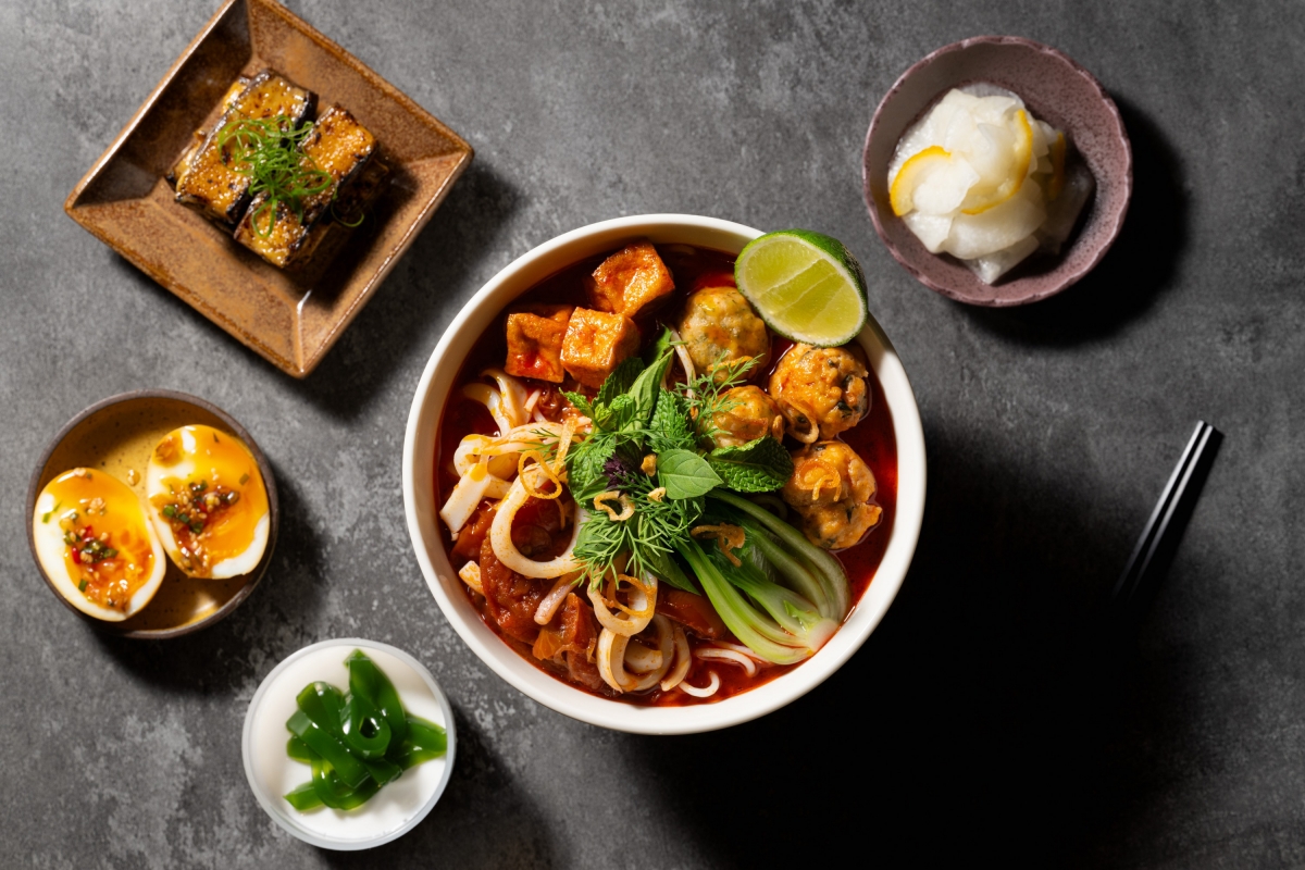 林明健又有餐飲新作！前進「春大直」開麵店「Little Lam」，將美味著重於每碗湯的湯頭上