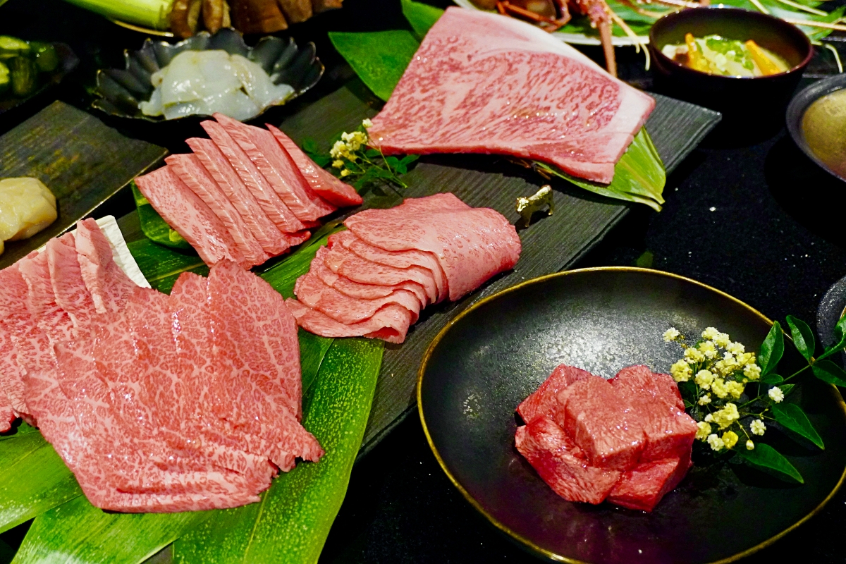 聚焦精緻燒肉！台北「旺盛苑」專人桌邊烤搭配特色餐食與和牛，打造專屬用餐氛圍