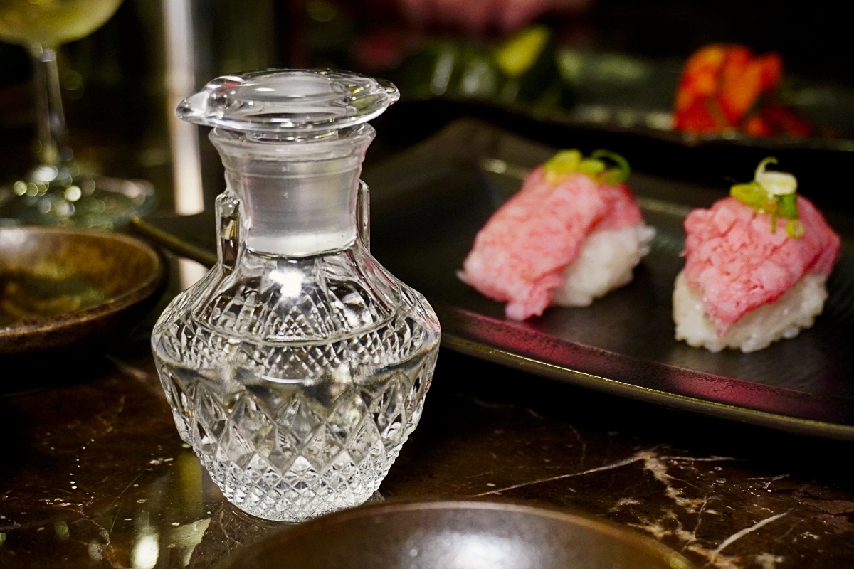 聚焦精緻燒肉！台北「旺盛苑」專人桌邊烤搭配特色餐食與和牛，打造專屬用餐氛圍