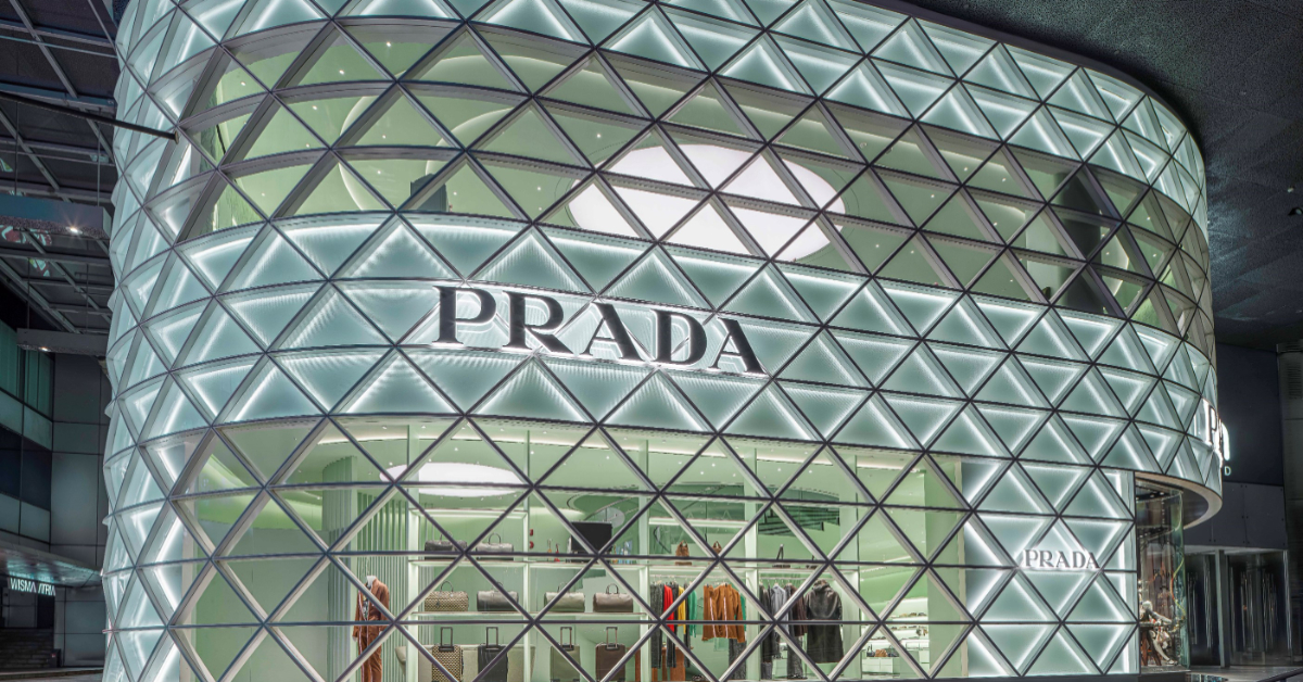 Prada ION Orchard 華麗登場：精品店升級開幕，Prada Caffè 優雅登場！
