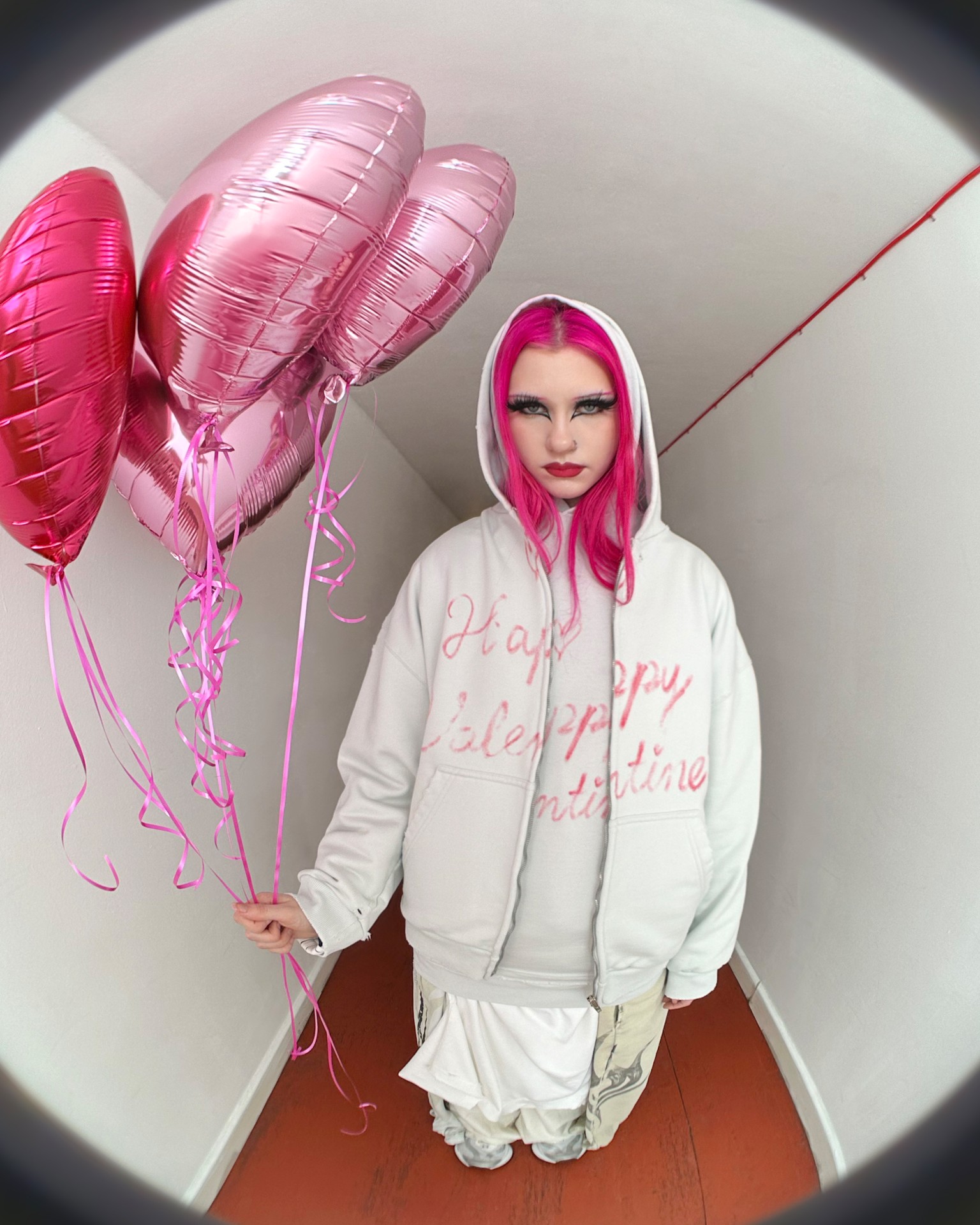 Balenciaga 2025情人節系列：愛意滿溢的經典設計與浪漫情詩