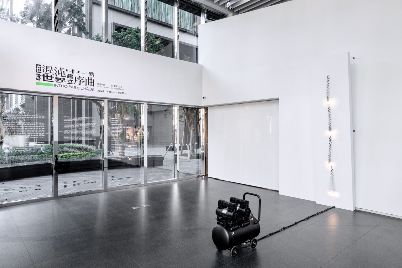姚仲涵「光電獸系列」最大作品座落忠泰美術館！以「混沌」為題，搭配光影五感打造新展特色