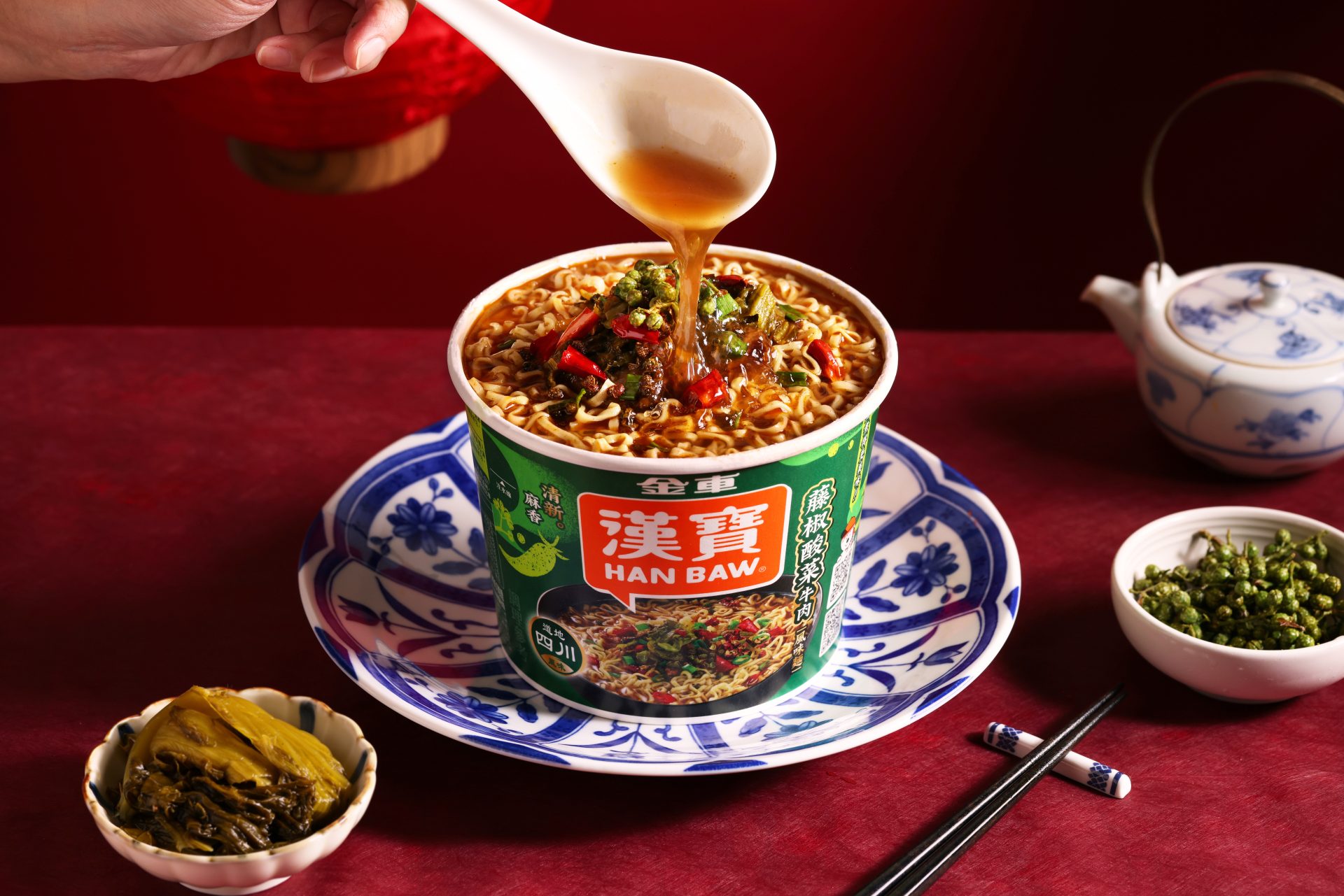 金車漢寶推出全新川味碗麵，讓你在碗裡吃到麻與辣的火熱靈魂