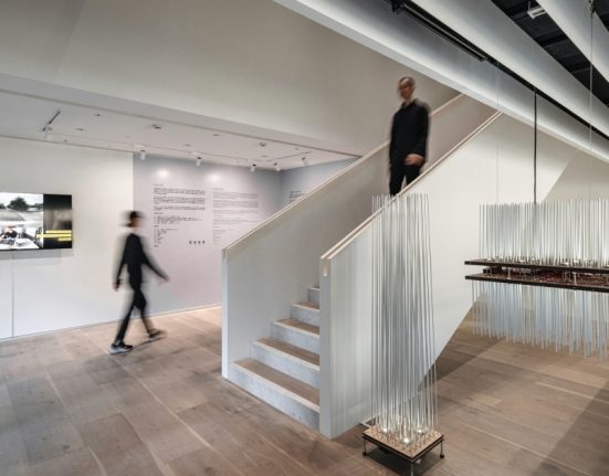 姚仲涵「光電獸系列」最大作品座落忠泰美術館！以「混沌」為題，搭配光影五感打造新展特色