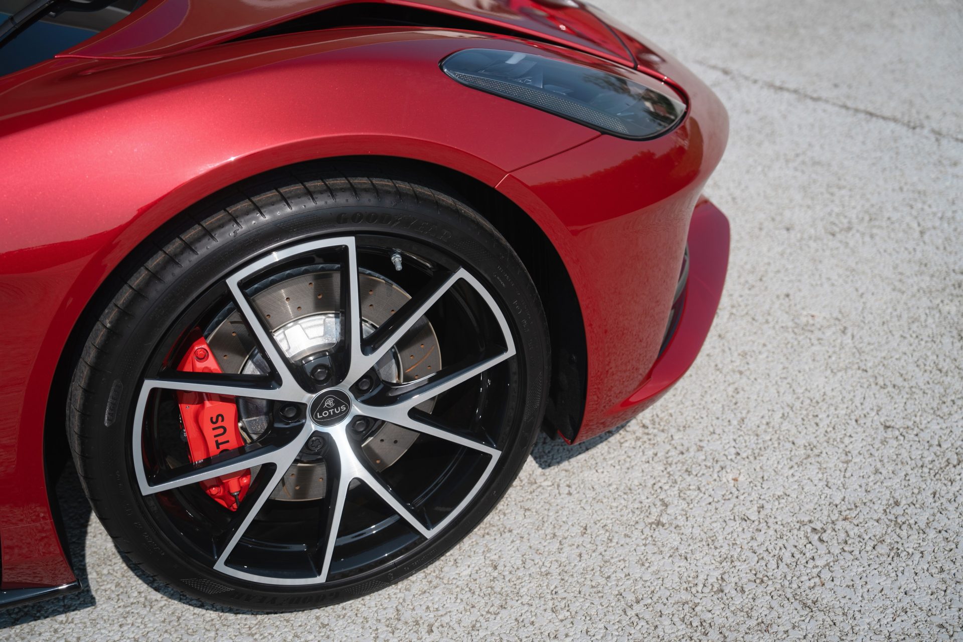Lotus Emira Turbo SE正式抵臺亮相，型與速極致平衡的英倫猛獸
