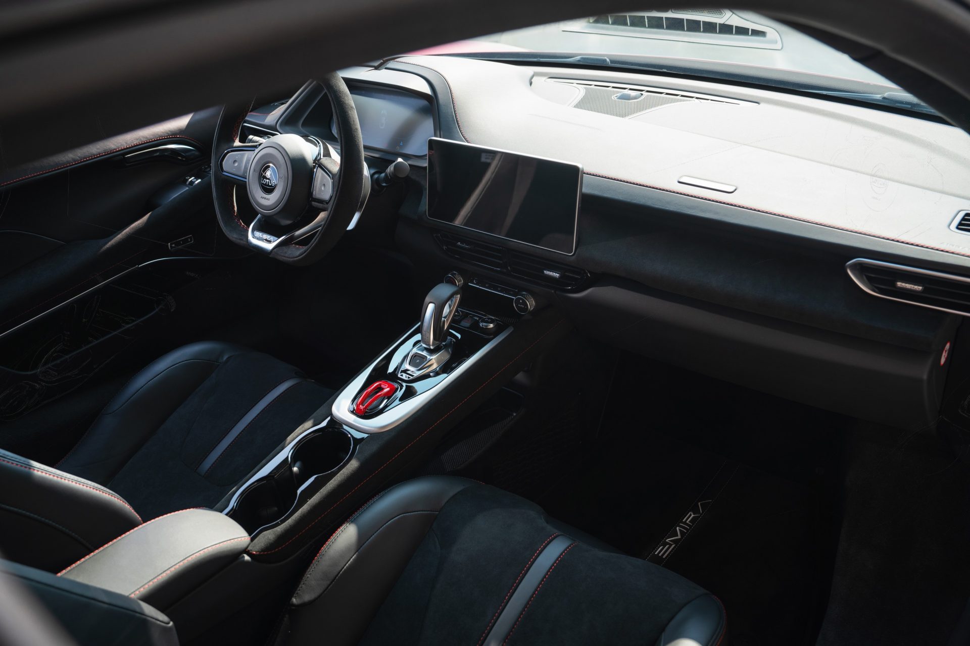 Lotus Emira Turbo SE正式抵臺亮相，型與速極致平衡的英倫猛獸