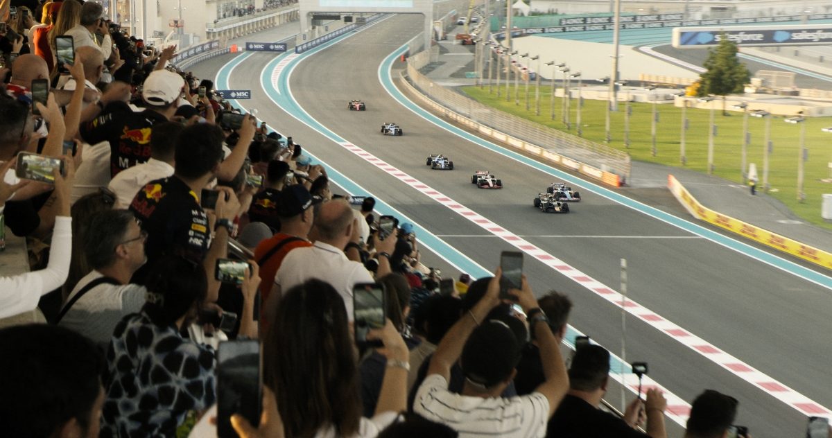 不老男神開上F1！布萊德彼特挑戰時速300公里的極速人生，年度鉅片《F1電影》五看點整理