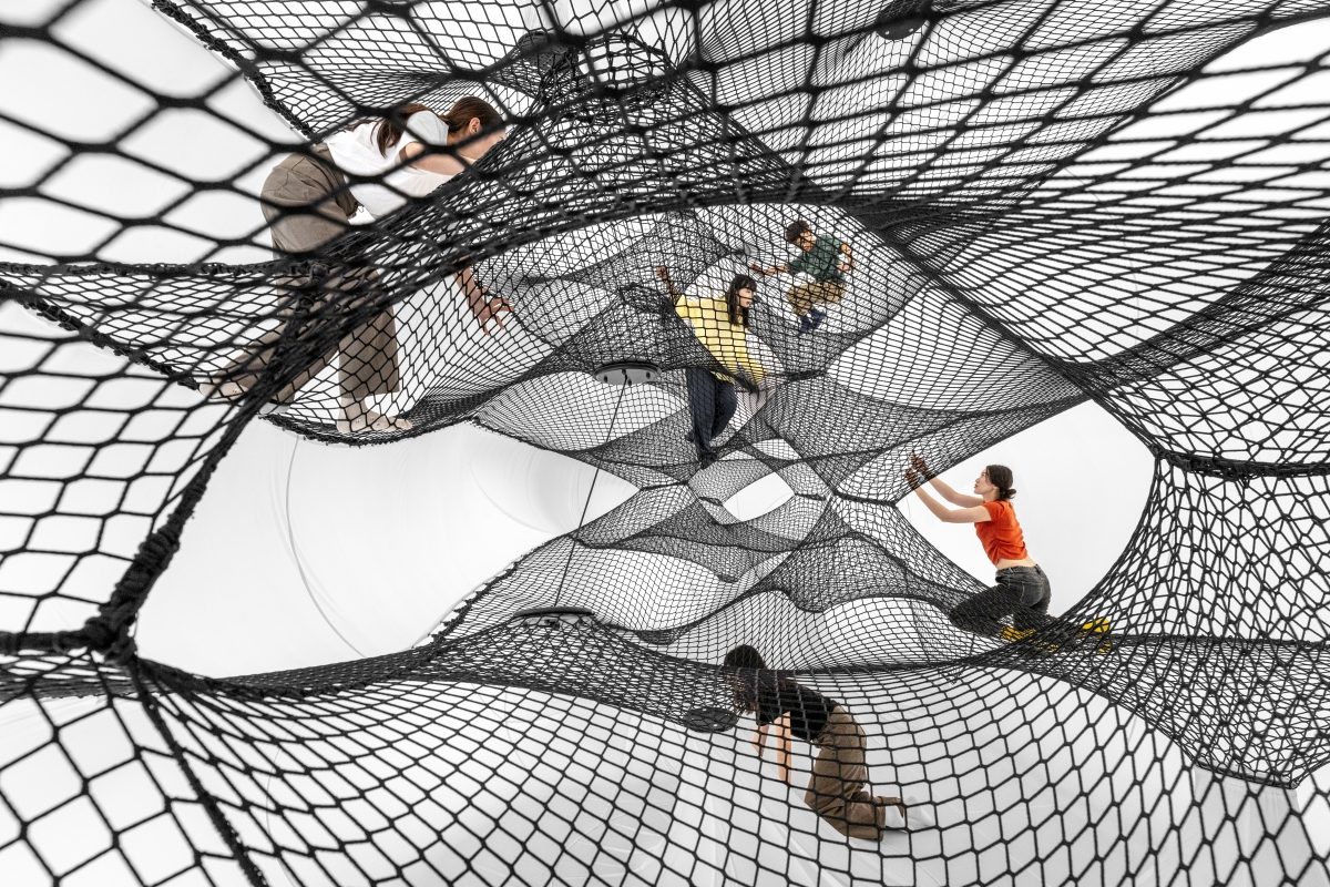 勤美術館迷走中！「Net & String Taichung」展覽打造6m高巨網，邀民眾走進一起在大型裝置裡跑跳