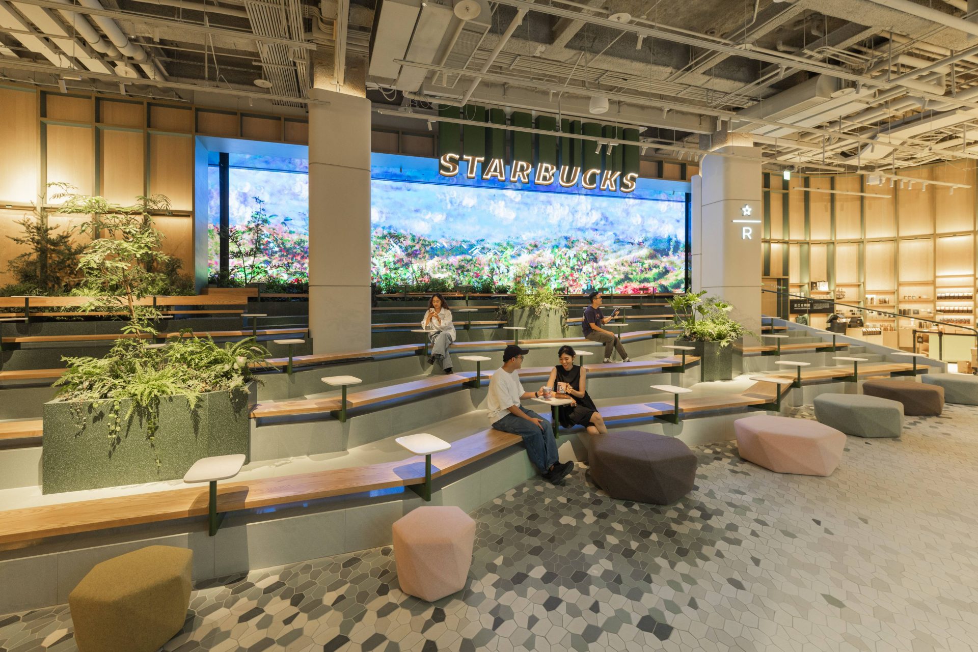 台灣百貨內最大星巴克！DREAM PLAZA星巴克旗艦店包含戶外平台兩層樓空間，加入江振誠操刀預約制限定套餐