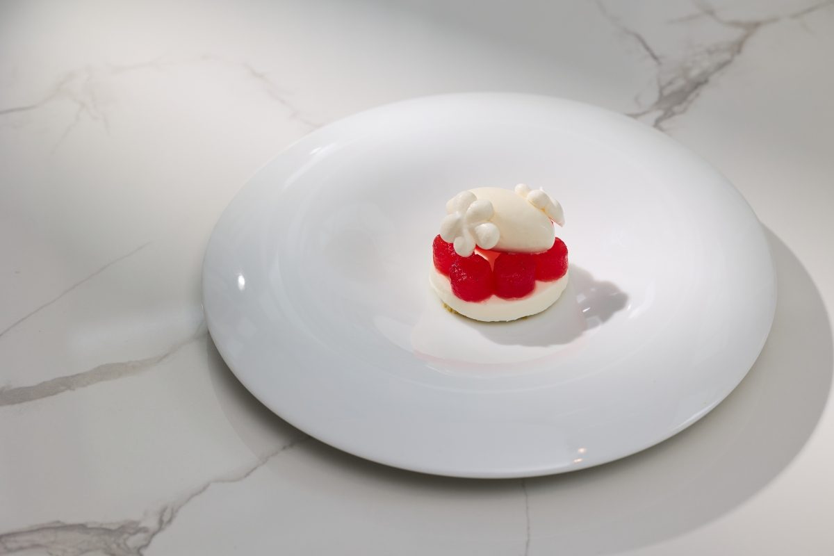 Fine Dining的夏季滋味：CEO1950總裁藝文空間將菜單變展覽、台北嘉佩樂焰28推餐盤中的炙燒美學
