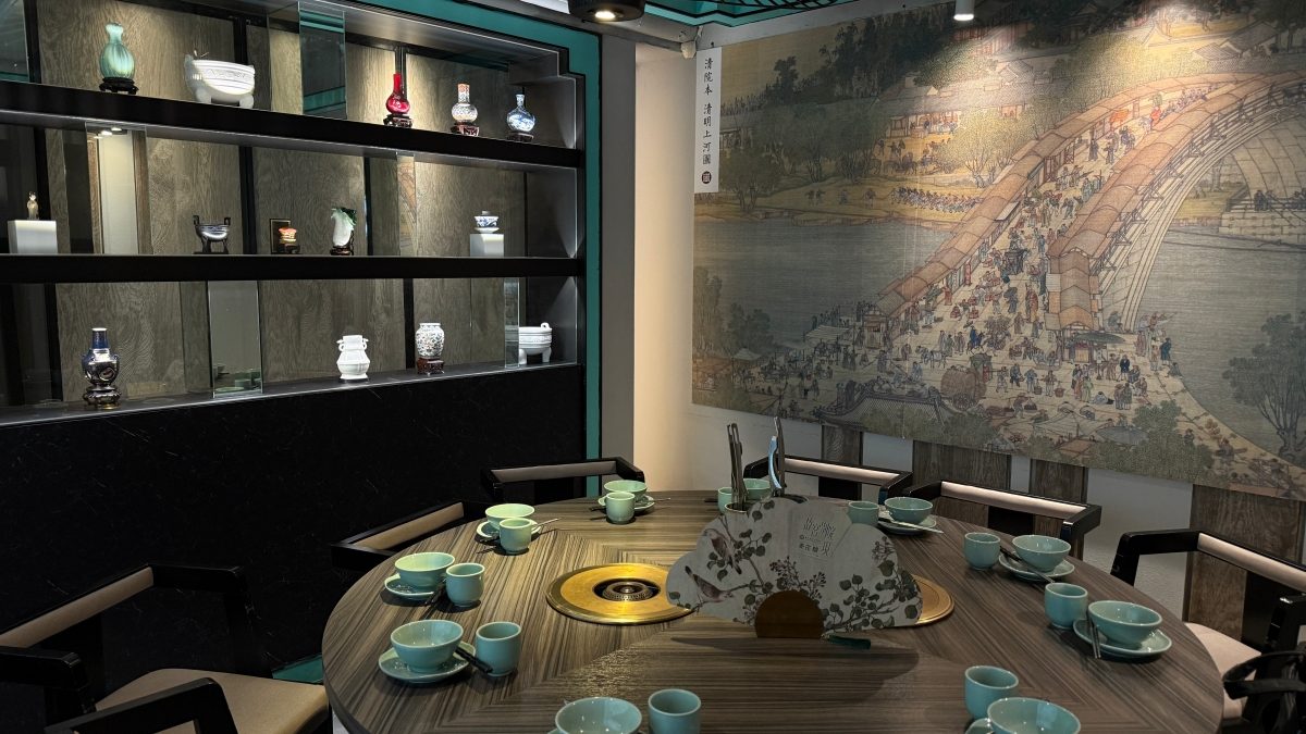 青花驕攜手故宮打造「故宮別院」餐展！會動的清明上河圖特定包廂裡看得到