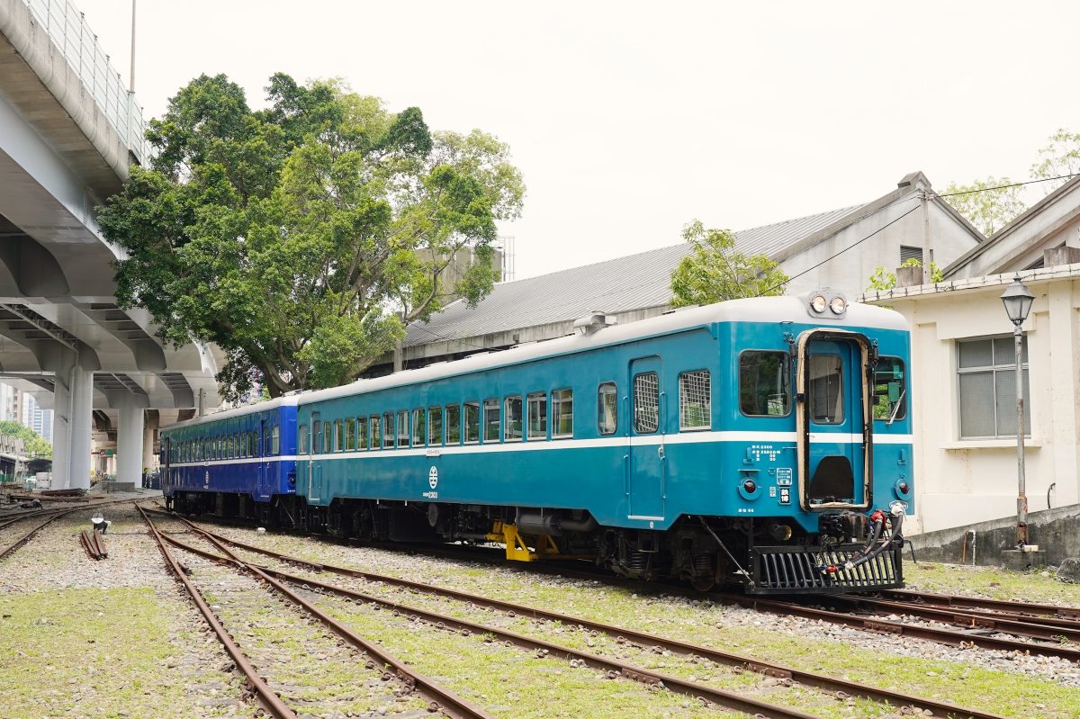 鐵道迷心中的經典「藍皮火車」駛進信義區！「國家鐵道博物館」開館推出藍皮柴油客車搭乘體驗、必探古蹟景點一覽