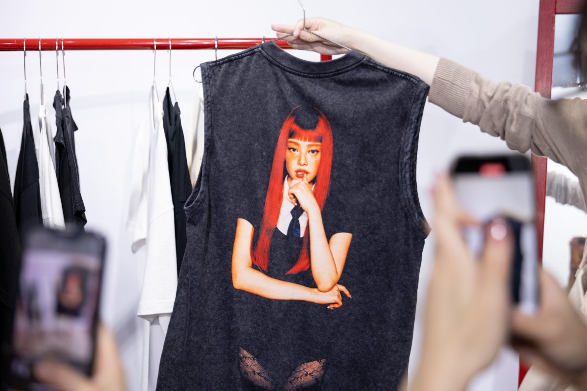 JENNIE《Ruby》期間限定體驗店登台！紅寶石系沉浸空間、黑膠首賣與亞洲限定周邊一次看