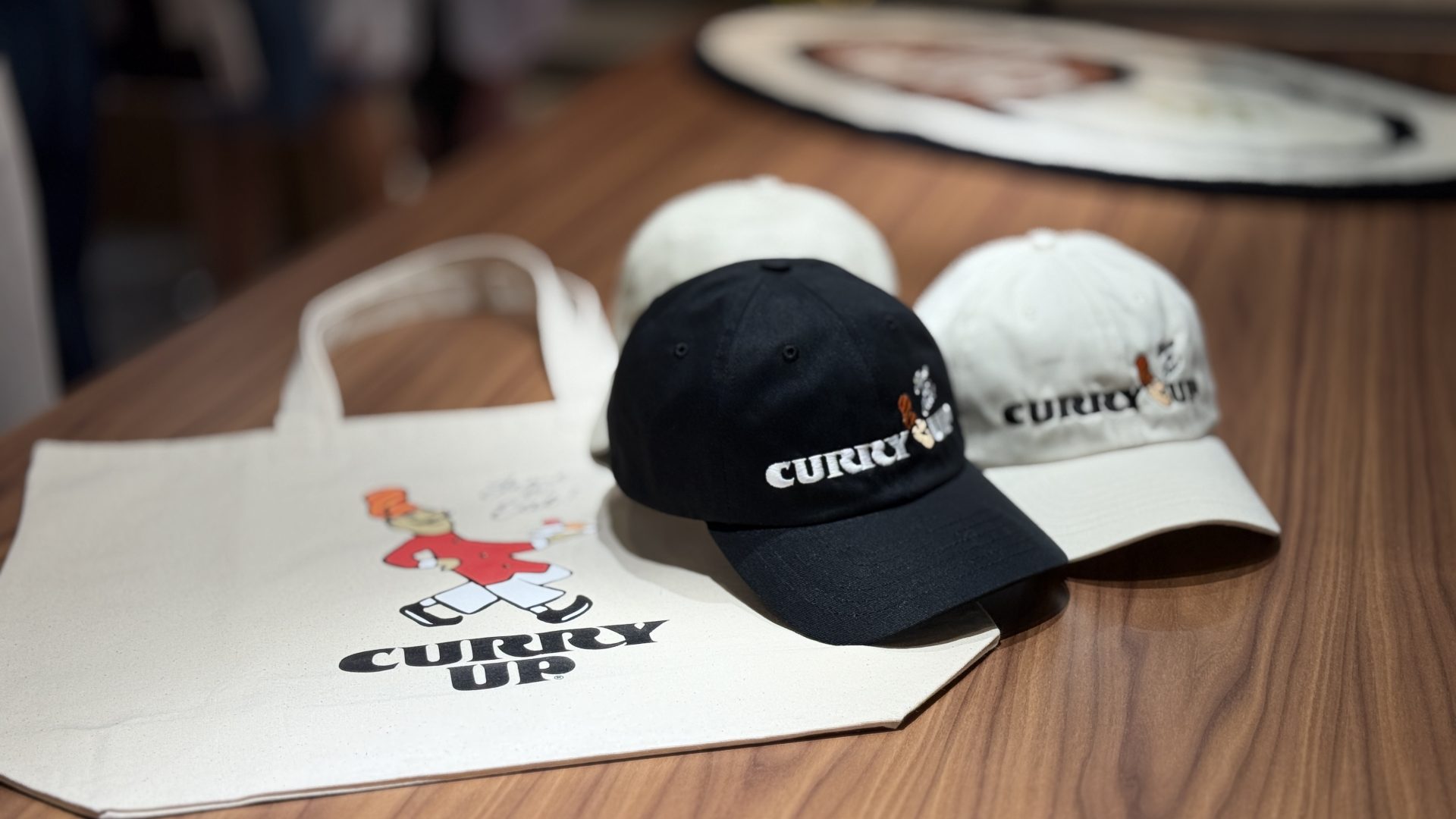 潮流迷必鎖定！日本人氣咖哩店CURRY UP快閃來台，四人氣口味咖哩與熱銷周邊完整盤點