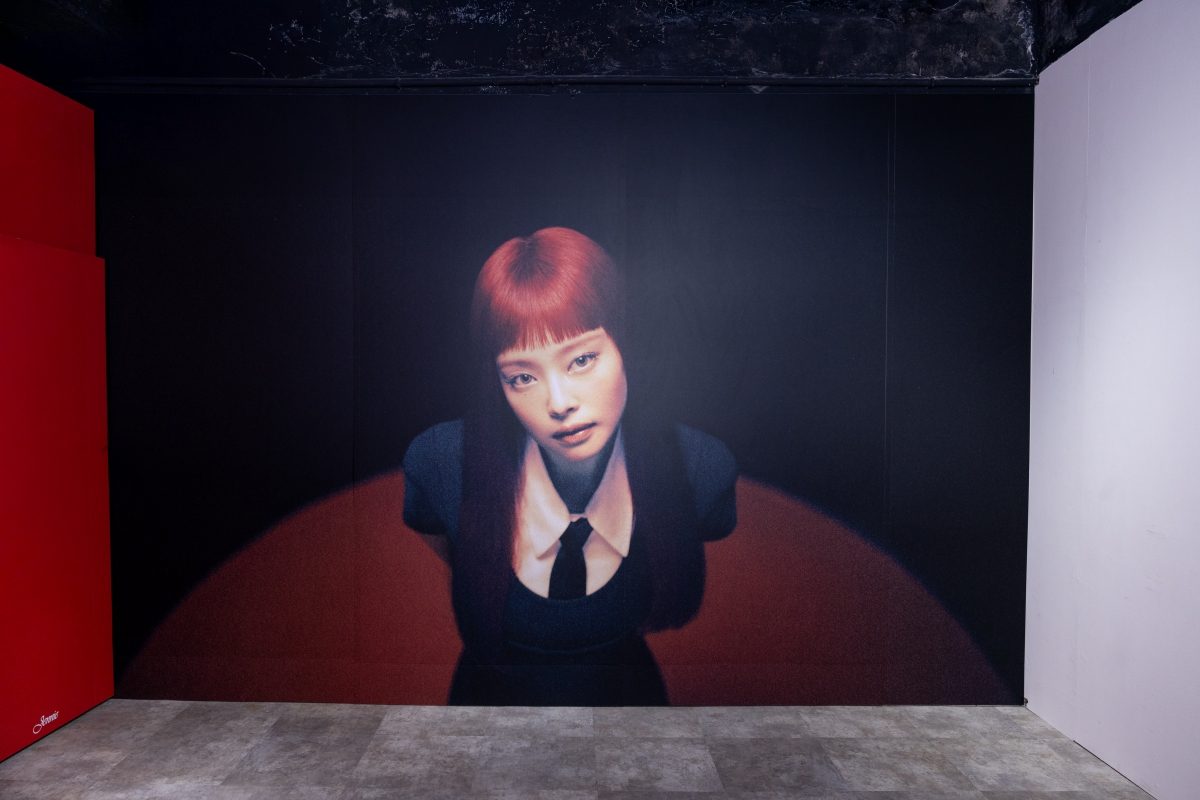 JENNIE《Ruby》期間限定體驗店登台！紅寶石系沉浸空間、黑膠首賣與亞洲限定周邊一次看