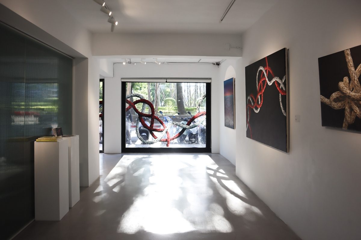 英國新銳Harry Rüdham台灣首展《給他的一封情書》：用「繩結」與「剪影」書寫關係的親密與別離