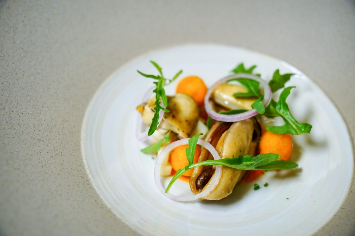 三二行館秋季新菜登場！罕見阿爾巴白松露上桌削片、鱈場蟹與藍龍蝦入菜，用山海滋味開啟秋天的味蕾