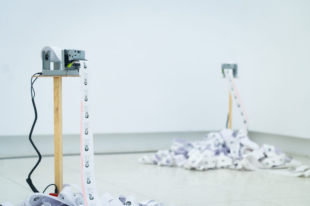 網路明星法咪咪的首場藝術策展!基隆美術館「WE ARE ME — 我(們)到此一遊」揭示社群時代的「觀看奇觀」,聶永真操刀主視覺