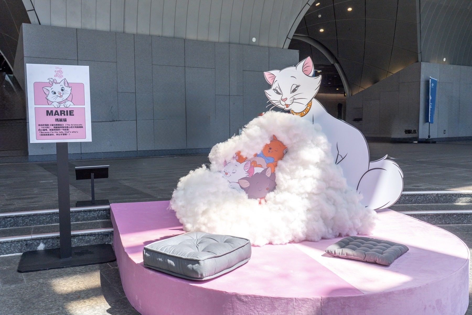 你今天拍了嗎？ 4米高酷跩「魯斯佛」成捷運大安森林公園站最佳明星，動物方程式11月中山站接力