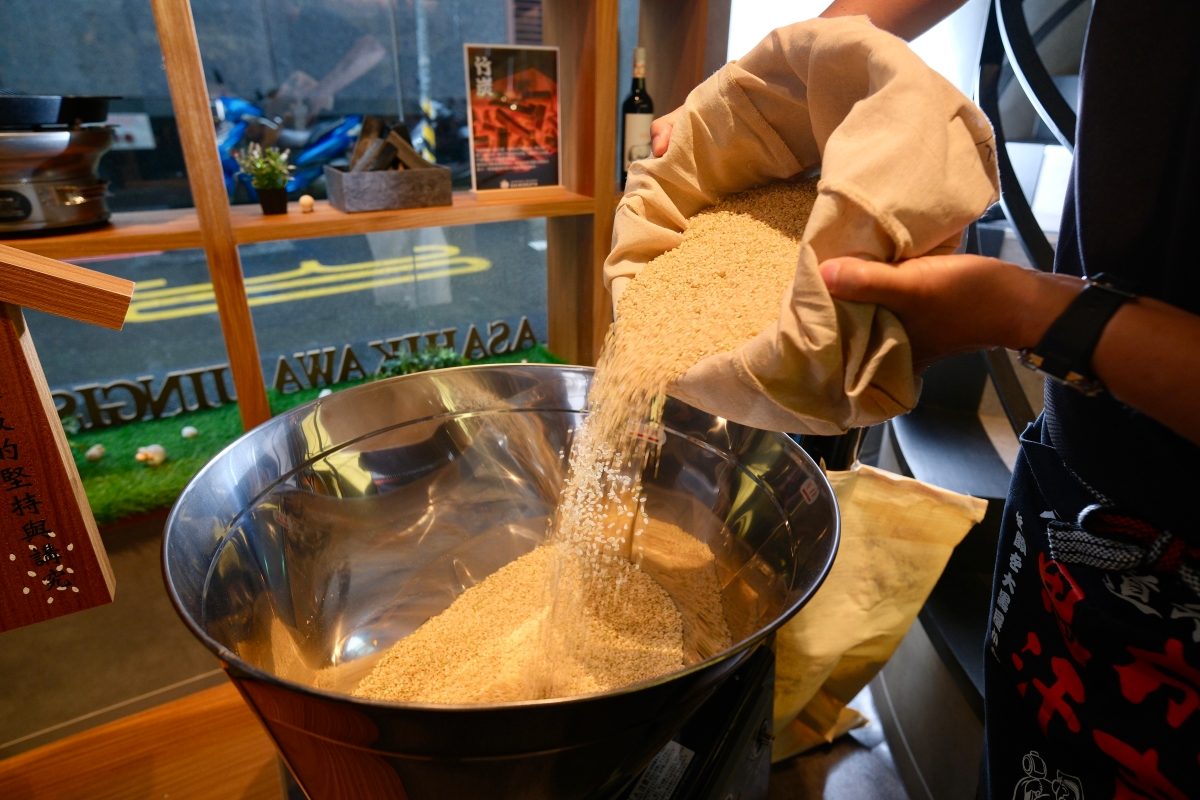 北海道排隊全羊肉燒烤店來開拓店：「旭川成吉思汗大黑屋」插旗台北中山，手切冷藏羊炙燒無騷味