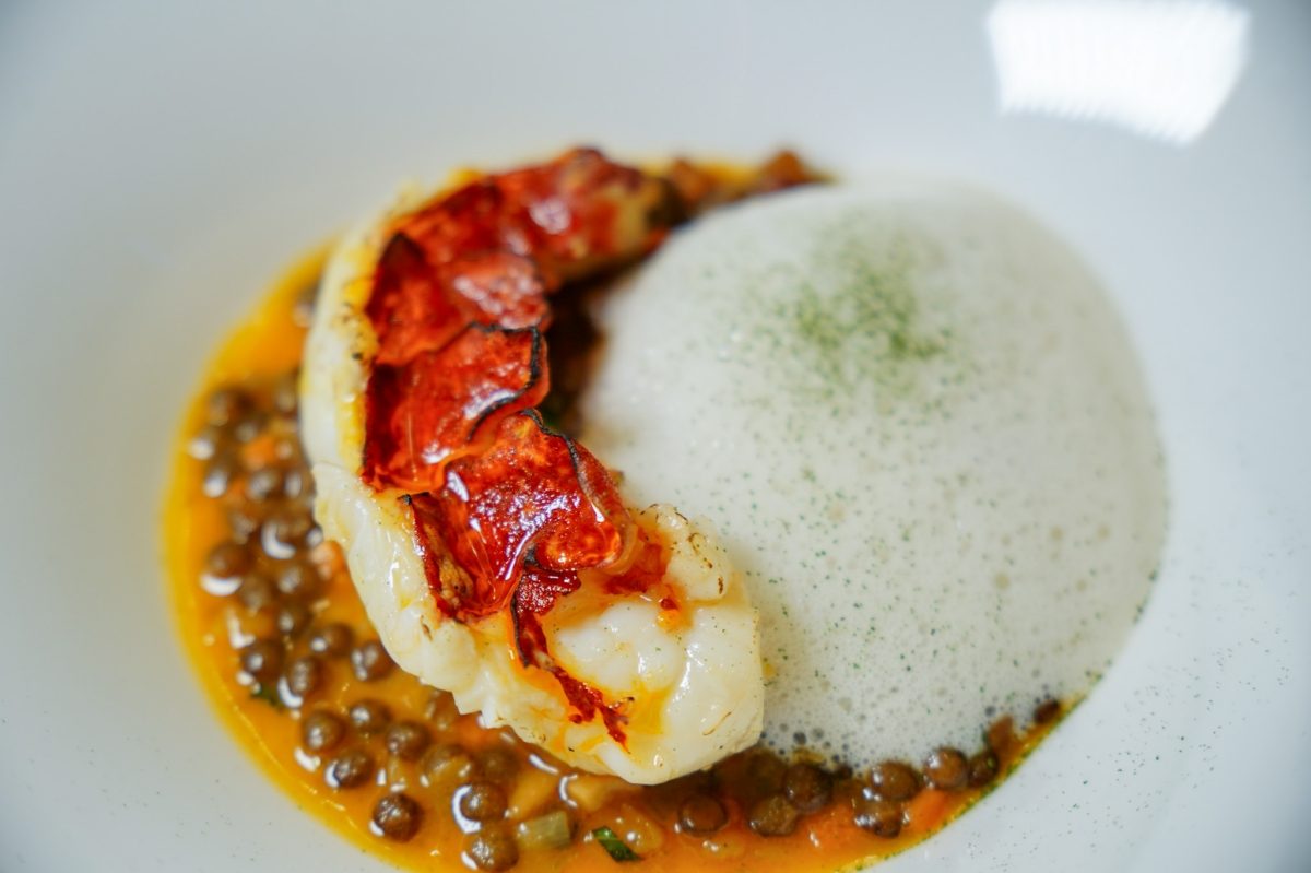 三二行館秋季新菜登場！罕見阿爾巴白松露上桌削片、鱈場蟹與藍龍蝦入菜，用山海滋味開啟秋天的味蕾