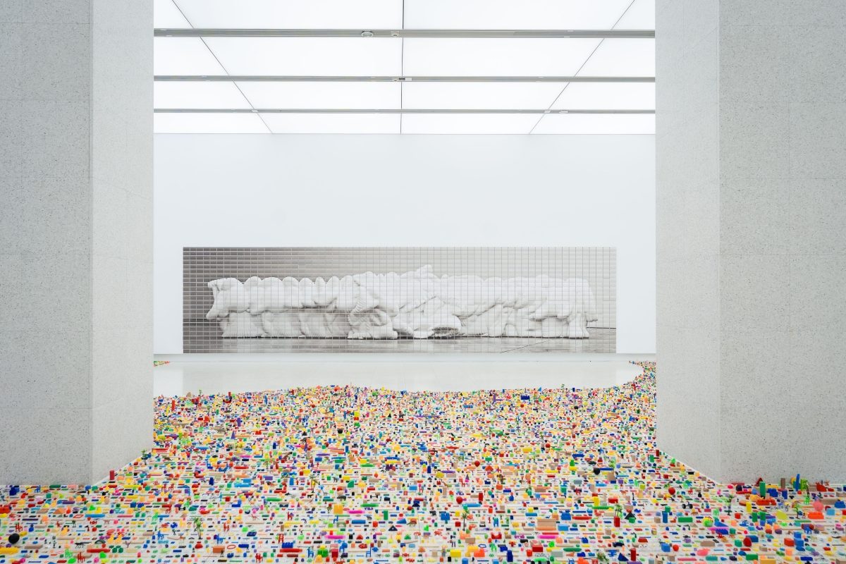 網路明星法咪咪的首場藝術策展!基隆美術館「WE ARE ME — 我(們)到此一遊」揭示社群時代的「觀看奇觀」,聶永真操刀主視覺