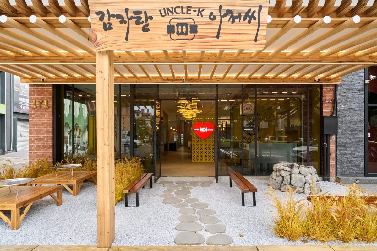 韓式料理排隊名店「Uncle-K馬鈴薯排骨火鍋」插旗台中！費時近50小時熬煮出與韓國同步滋味