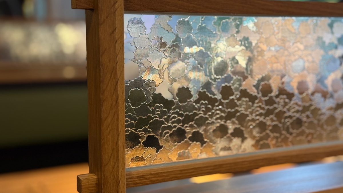 從個人座位、2 至 8 人桌，到可包廂式的私密空間，都能享有不同層次的用餐體驗。