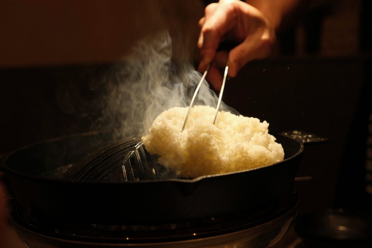 北海道排隊全羊肉燒烤店來開拓店：「旭川成吉思汗大黑屋」插旗台北中山，手切冷藏羊炙燒無騷味