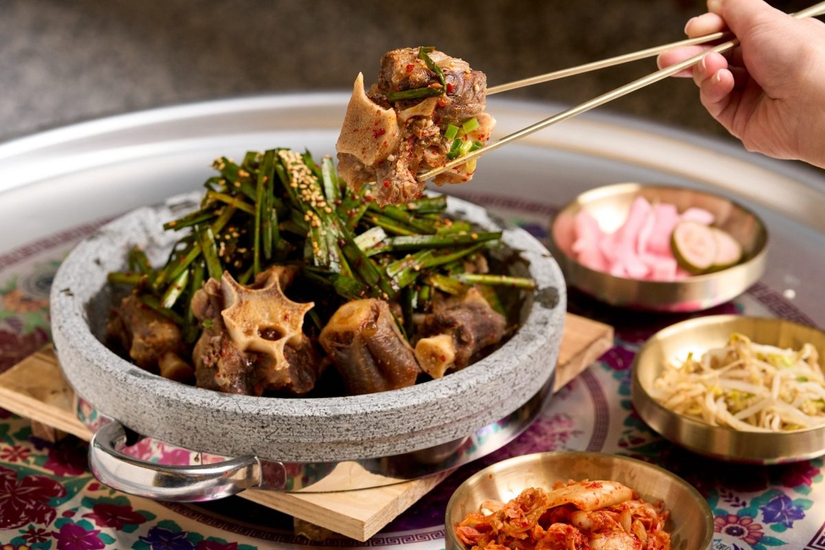 韓式料理排隊名店「Uncle-K馬鈴薯排骨火鍋」插旗台中!費時近50小時熬煮出與韓國同步滋味