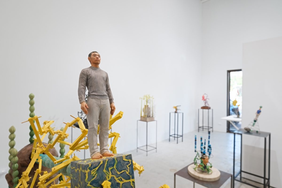 Hiro Hiro Art Space 「泉啓司風景悄然成形」登場:打造木頭與色彩交織的靜謐宇宙