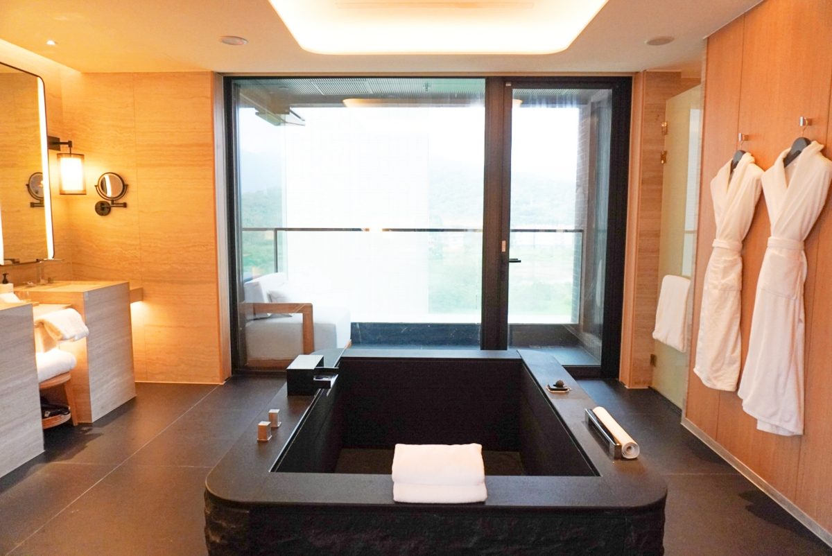 金山首間洲際酒店開放訂房!「新北北海溫泉洲際酒店」單晚住宿萬元起跳、13種房型每一間都設有溫泉浴池