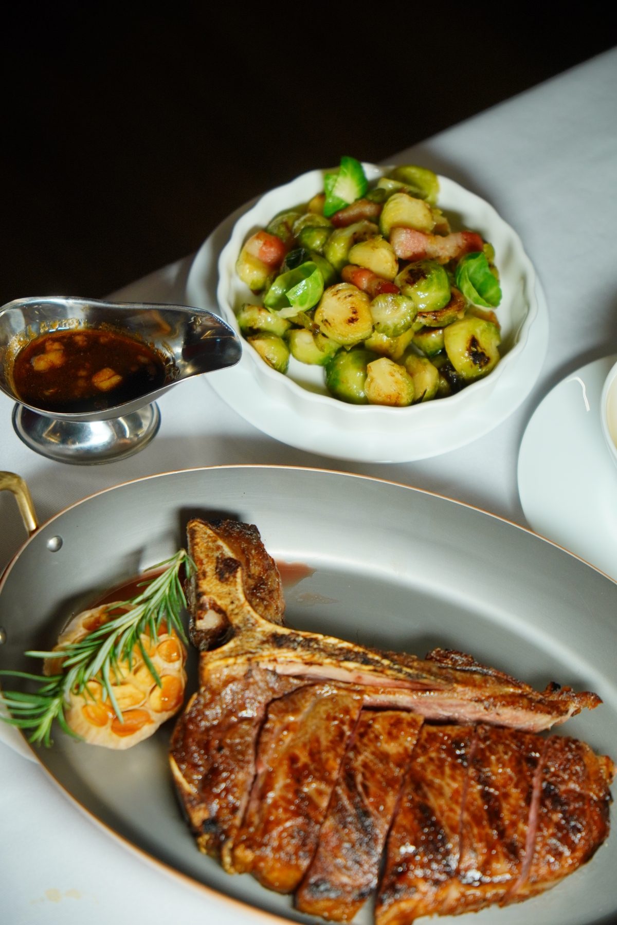 東區百貨地段再添法式新勢力！Théorie Theory 法式牛排館以單點料理重塑牛排饗宴