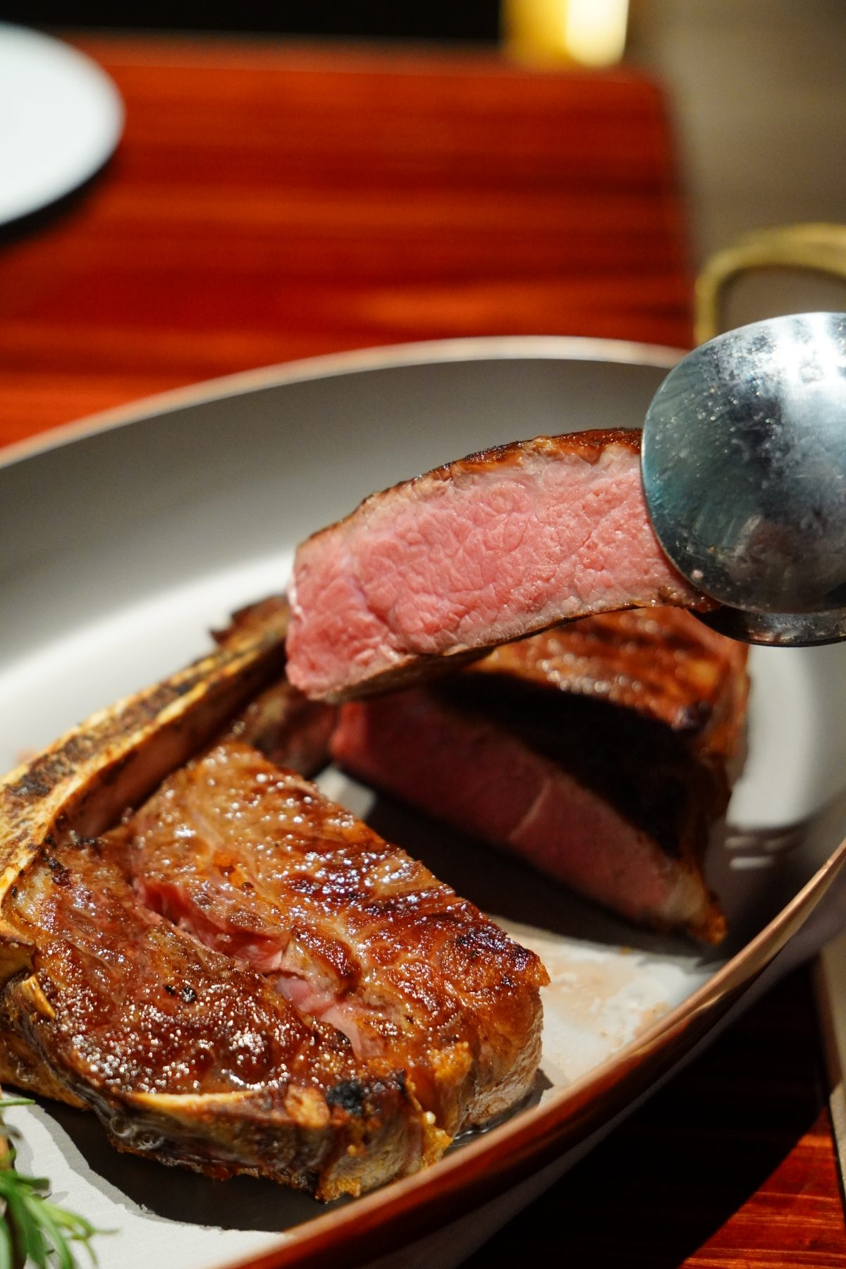 東區百貨地段再添法式新勢力！Théorie Theory 法式牛排館以單點料理重塑牛排饗宴