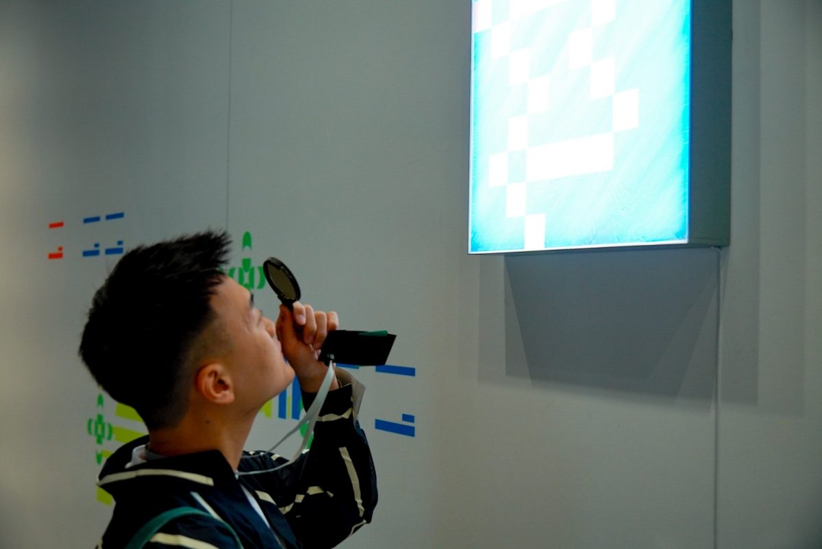 這場展覽得戴上偏光鏡才能看！ 勤美術館新展「Input > Unknown」大玩視覺魔法