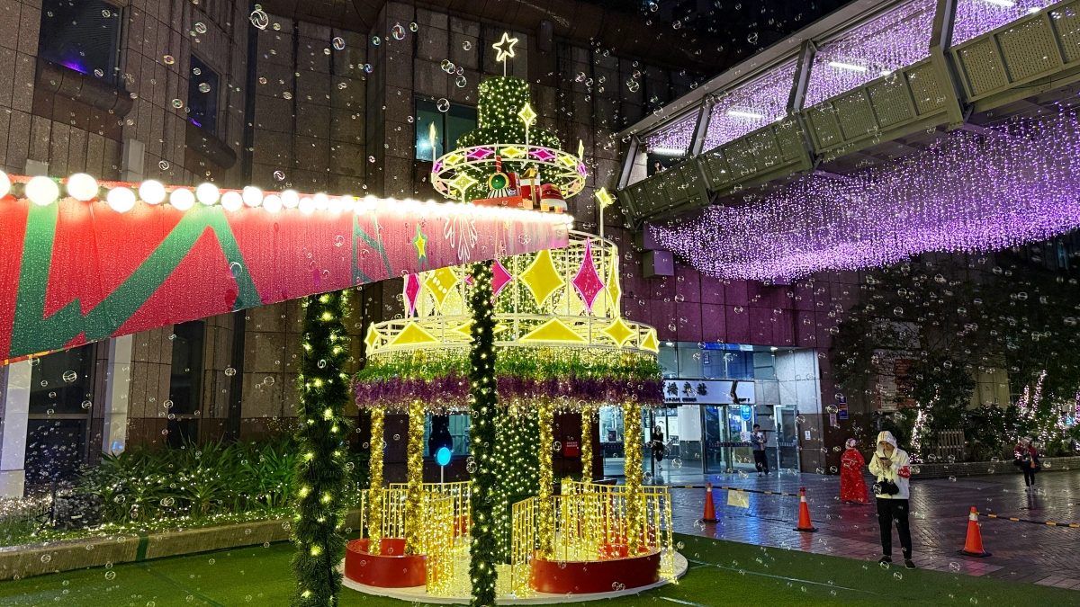 2025新北耶誕城五大打卡攻略彙整:從市政府32樓景觀台可將整座耶誕城盡收眼底