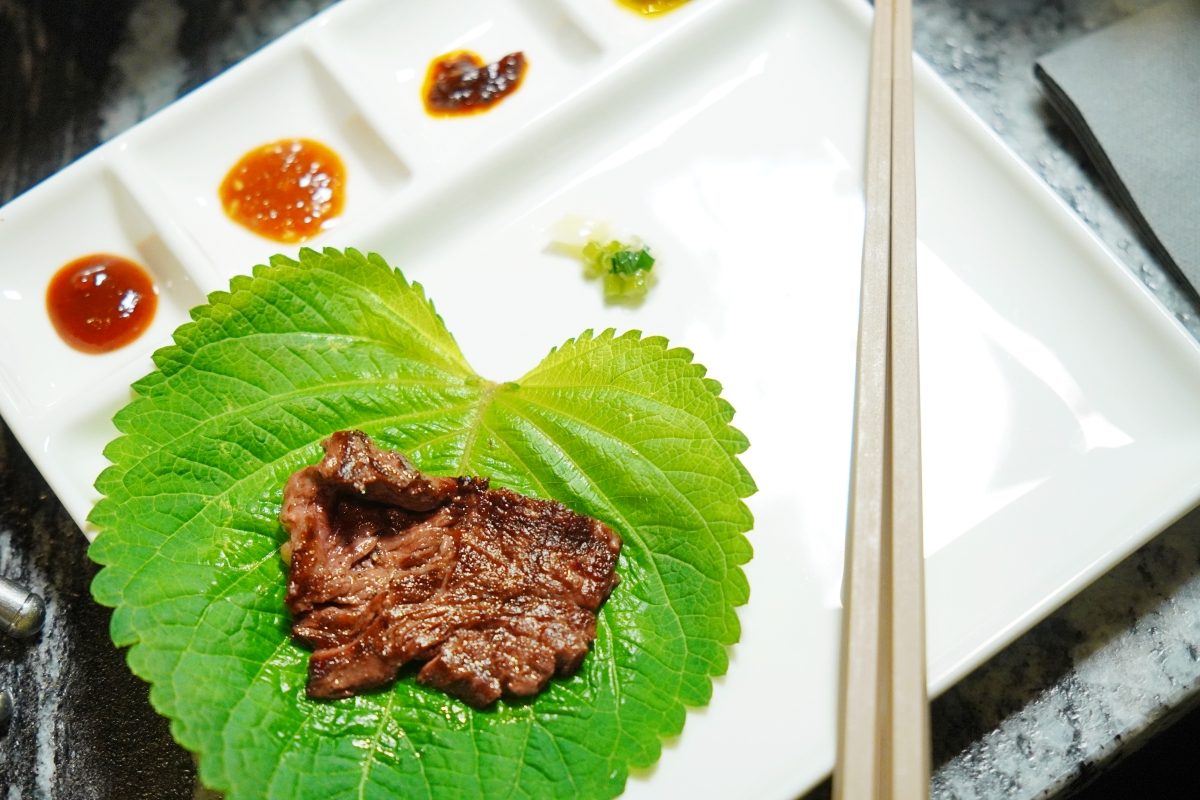 台中餐酒館裡有燒烤、還能喝到 BAR MOOD 的特調：「CHAR CHAR Steak & Bar」重新定義台中宵夜、聚會怎麼吃