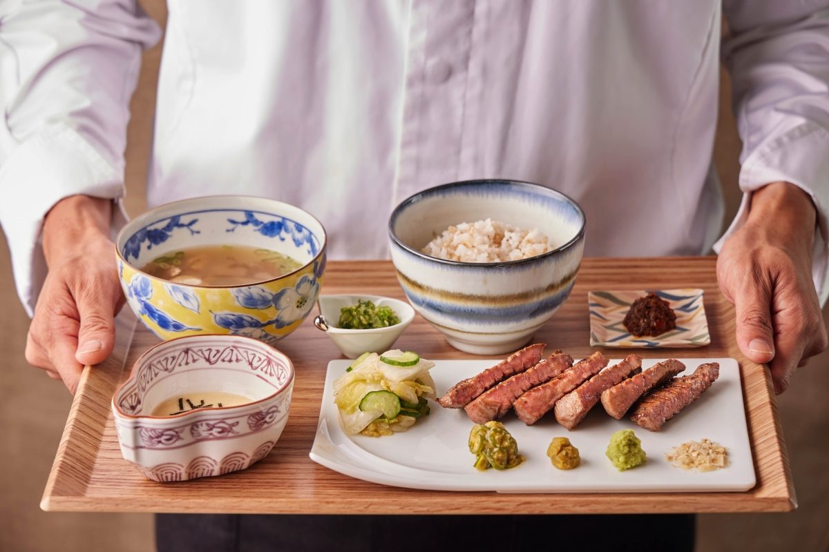 390元就能吃到炭火牛舌定食！乾杯集團新品牌「牛舌佑介」統一時代百貨B2美食街12/21正式登場