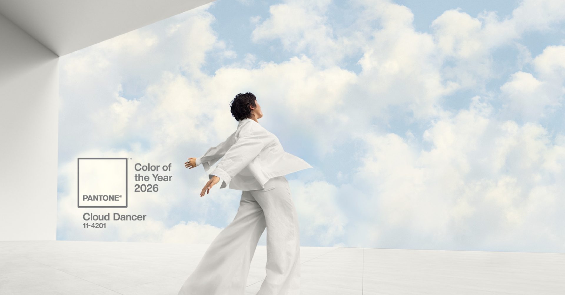 替變動年代帶來一抹平靜：PANTONE用「雲舞白」代表2026的色彩，期望創意能自在呼吸