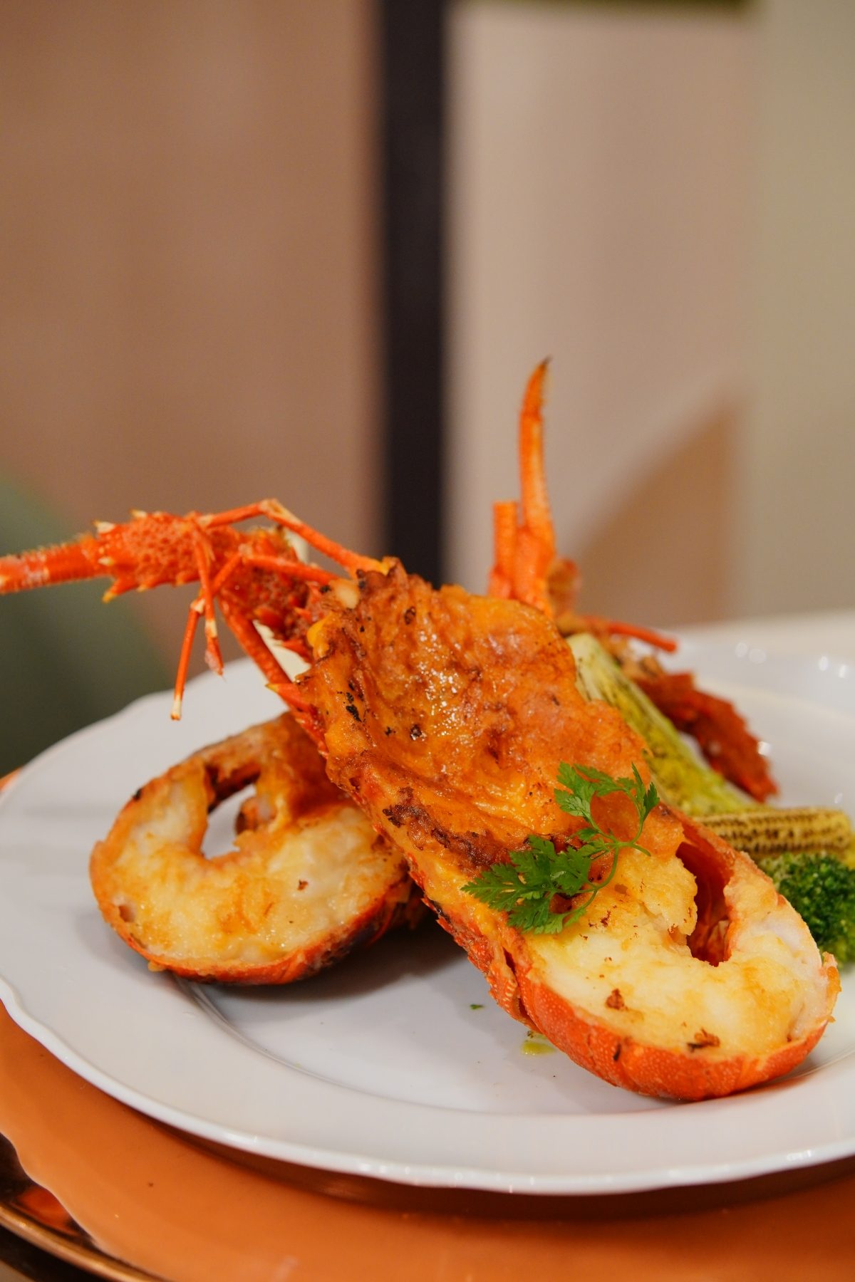 饗賓集團旗下「朵頤牛排」新莊回歸！半自助用餐形式搭配Prime等級排餐，宏匯廣場2樓開幕