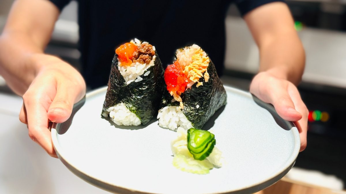 北車必吃日式立食飯糰：東京名店「一粒萬福」飯糰店登台，15種口味自由選配重現日式極簡美味