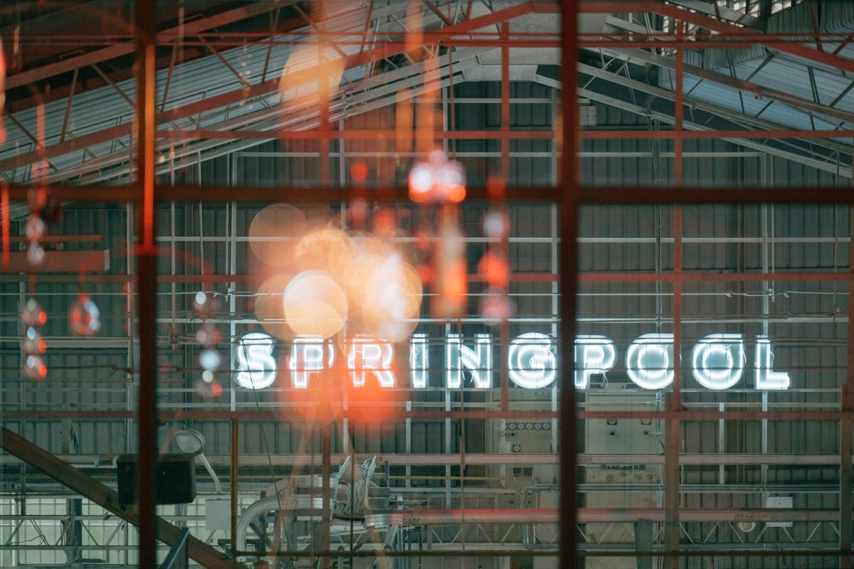 不想被定義的「透明之前」！專訪Ｗ春池計畫負責人吳庭安：「玻璃還沒被塑形前的各種型態，才是春場最重要的價值。」