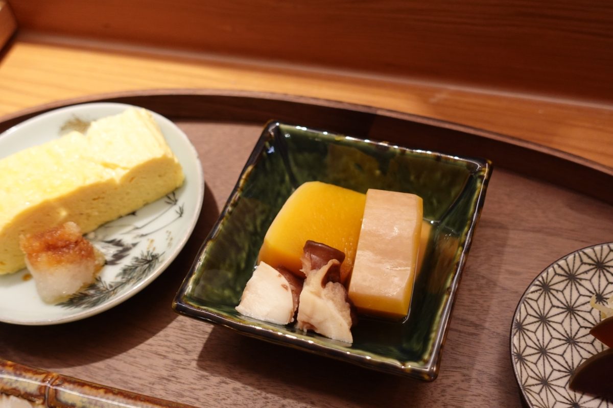 台北早午餐新選擇：民生社區日式烤魚「朝炭」新開幕、台北寒舍艾美「TIPSY Sparrow」推週末限定新菜