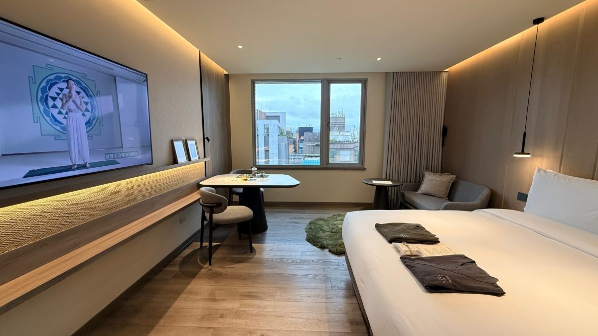 全台首間療癒型飯店「嵨開安旅」台北開幕！鄰近忠孝復興捷運站、111間客房每一間都有頌缽
