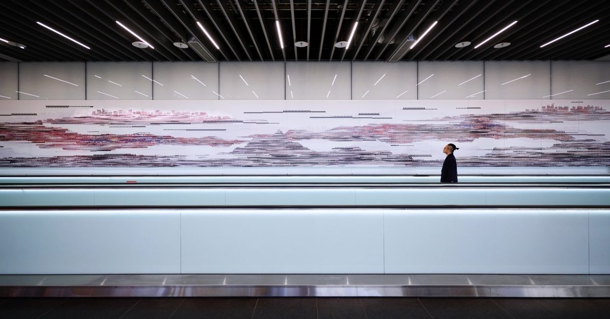 桃園機場第三航廈公共藝術：全長300公尺的《國境之門．島嶼寓言》集結七件作品，北登機廊曝光